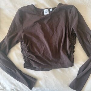 TNA ARITZIA cropped ruched side classic brown long sleeve - Large